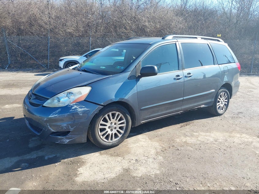 2010 Toyota Sienna Le