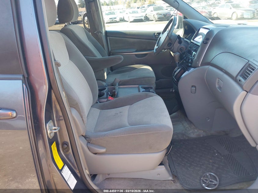 2010 Toyota Sienna Le
