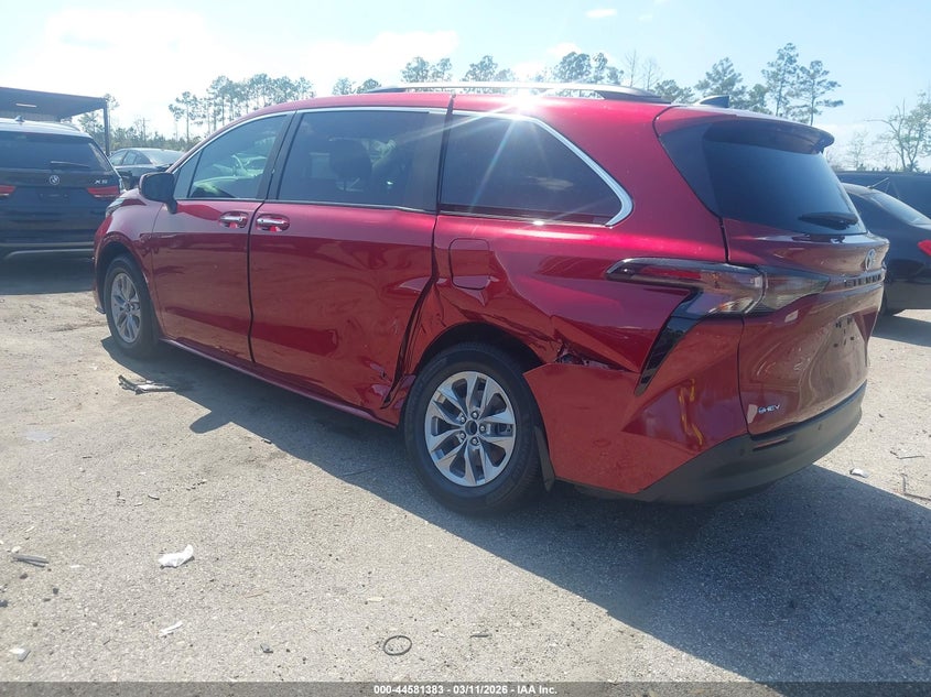 2025 Toyota Sienna Xle