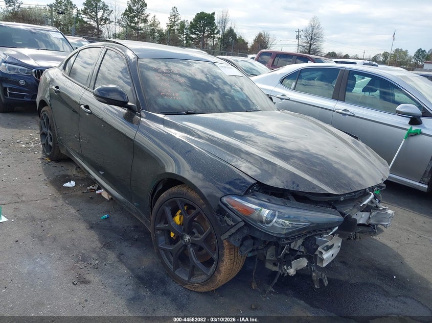 2019 Alfa Romeo Giulia Sport Awd