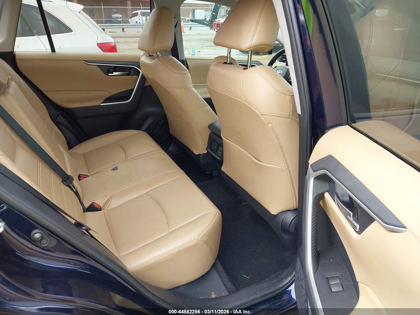 2019 TOYOTA RAV4 auction photo 8