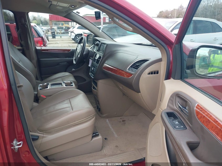 2013 Chrysler Town & Country Touring