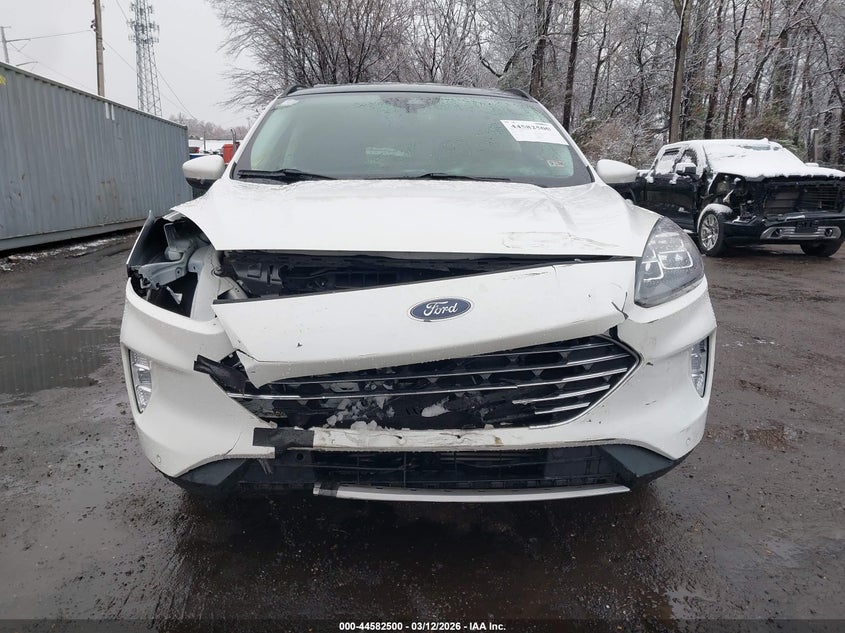 2022 Ford Escape Titanium VIN: 1FMCU9J97NUB27083 Lot: 44582500