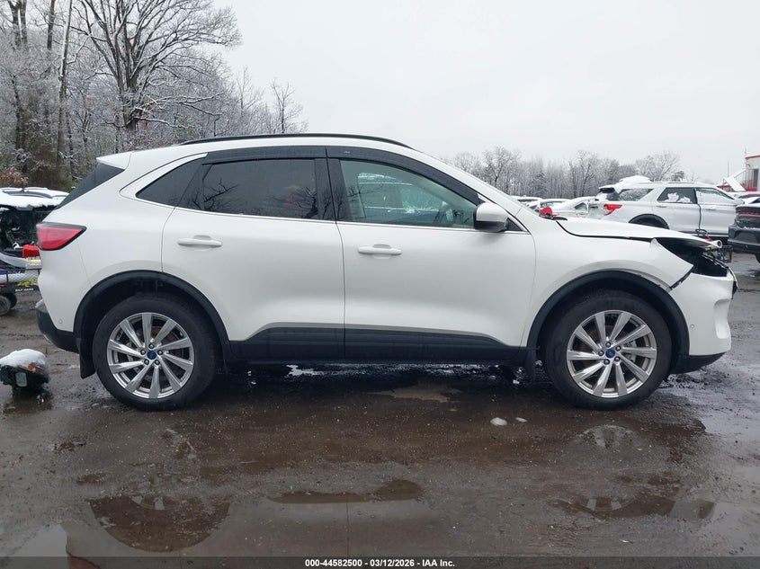 2022 Ford Escape Titanium VIN: 1FMCU9J97NUB27083 Lot: 44582500