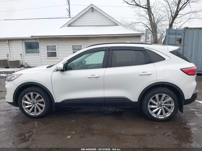 2022 Ford Escape Titanium VIN: 1FMCU9J97NUB27083 Lot: 44582500