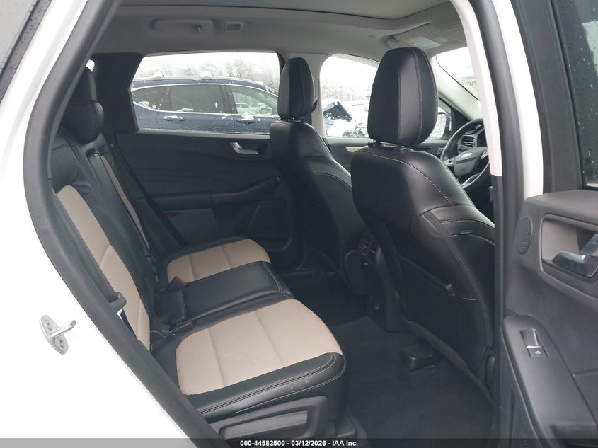 2022 Ford Escape Titanium VIN: 1FMCU9J97NUB27083 Lot: 44582500
