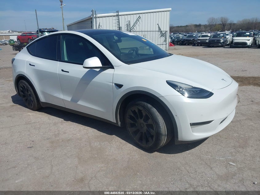 2022 TESLA MODEL Y  (VIN: 7SAYGDEE5NF386632)