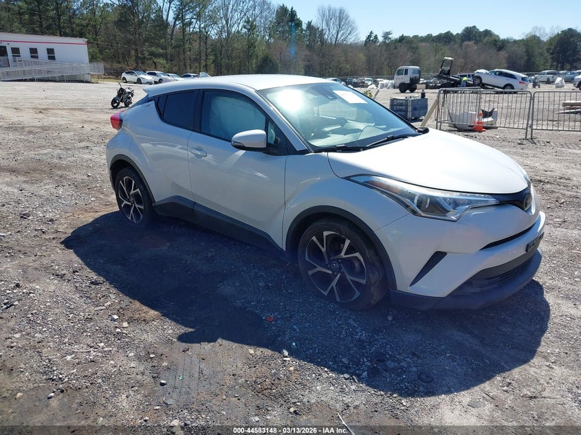 NMTKHMBX8JR030668 TOYOTA C-HR Photo 1