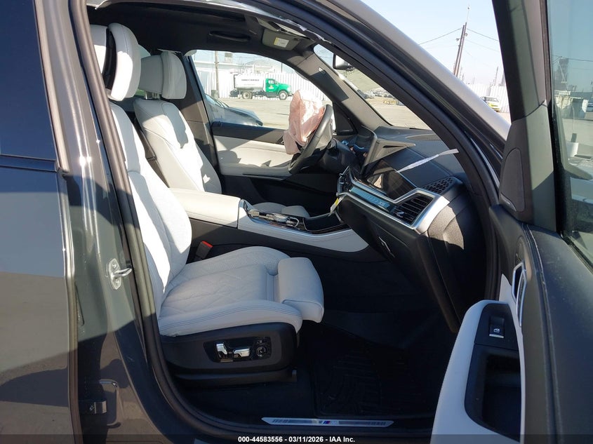 2025 BMW X5 xDrive40I