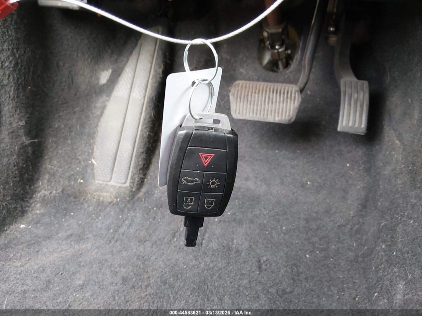 2011 Volvo C30 T5/T5 R-Design VIN: YV1672MK4B2210809 Lot: 44583621