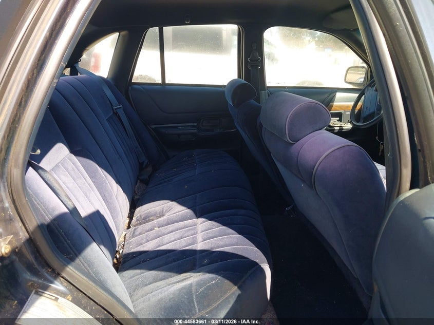 1992 Ford Crown Victoria S VIN: 2FALP72W8NX236719 Lot: 44583661