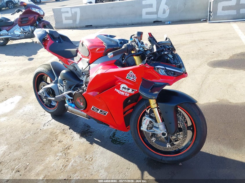 2025 Ducati Panigale V4/V4S