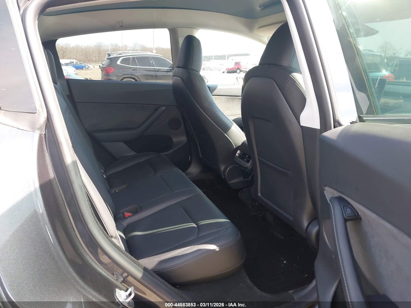 2024 TESLA MODEL Y ELECTRIC(VIN: 7SAYGDEF0RF036131