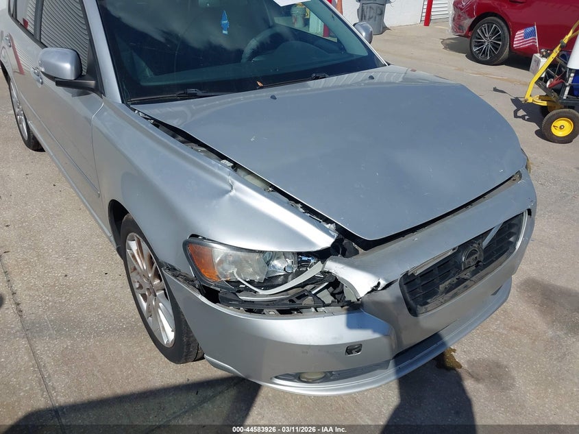 2011 Volvo S40 T5/T5 R-Design VIN: YV1672MS5B2543438 Lot: 44583926