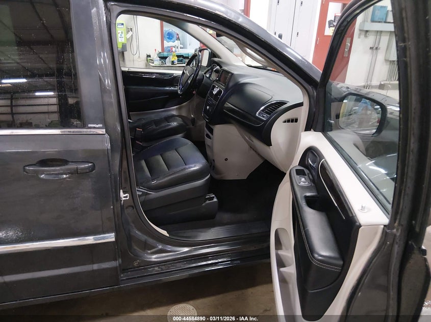 2011 Chrysler Town & Country Touring