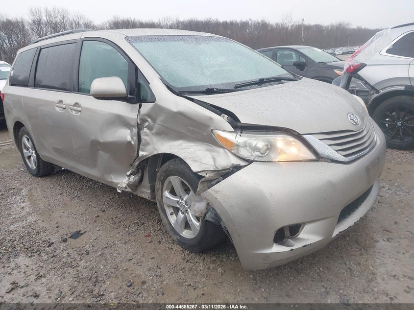 2015 Toyota Sienna Le 8 Passenger