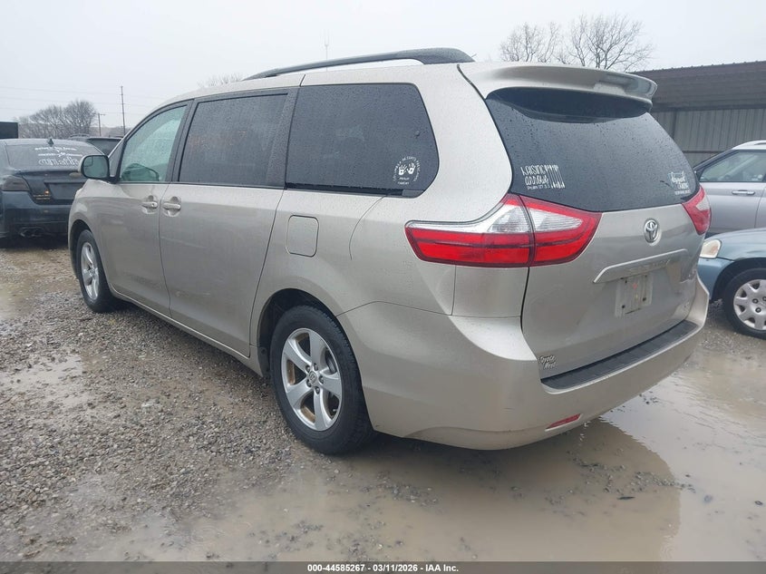 2015 Toyota Sienna Le 8 Passenger