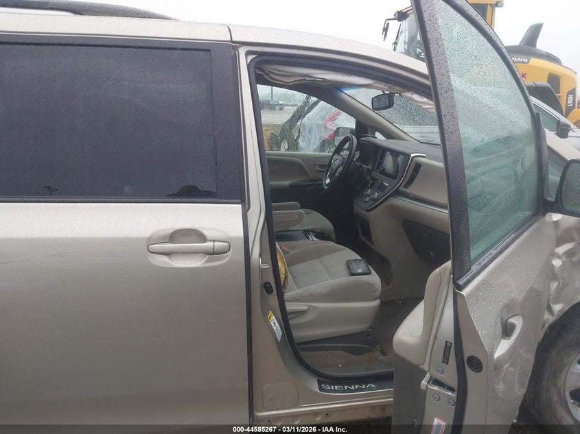 2015 Toyota Sienna Le 8 Passenger