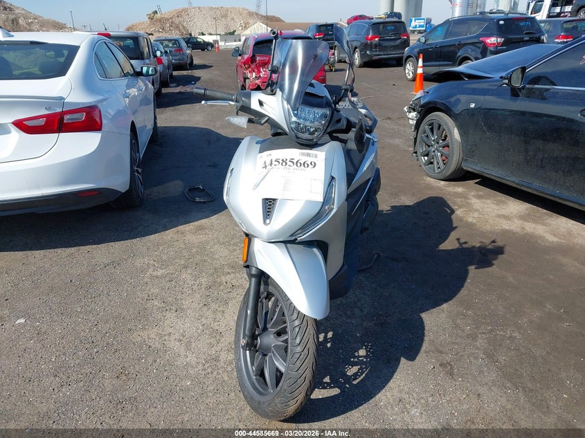 VIN ZAPMD20U1N5000067 2022 PIAGGIO BV 400