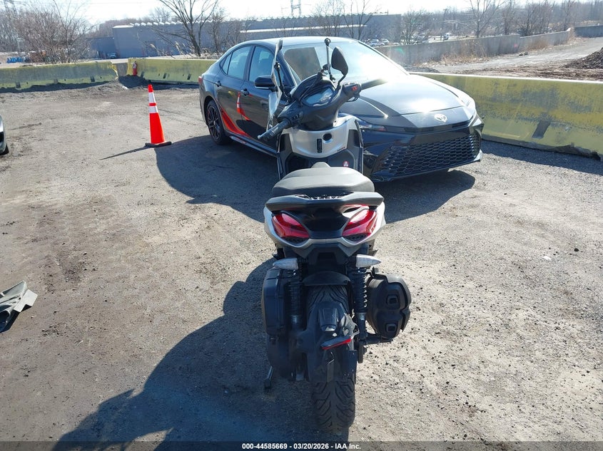 2022 Piaggio Bv 400 VIN: ZAPMD20U1N5000067 Lot: 44585669