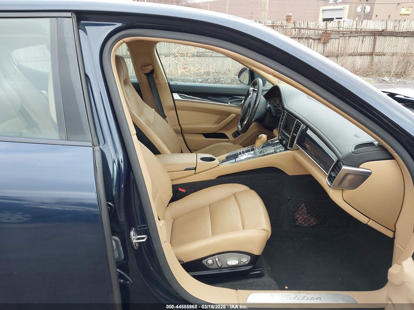 2016 Porsche Panamera 4