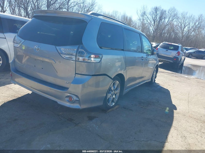 2011 Toyota Sienna 3.5 Se Silver Lot 111044586221 Vin 5TDXK3DC7BS038274