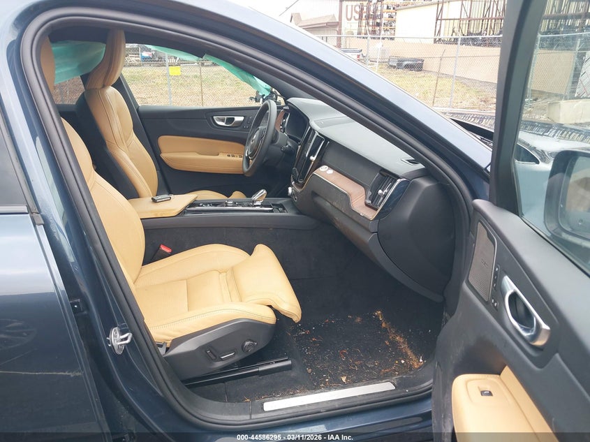 2024 Volvo Xc60 Recharge Plug-In Hybrid T8 Ultimate Dark Theme