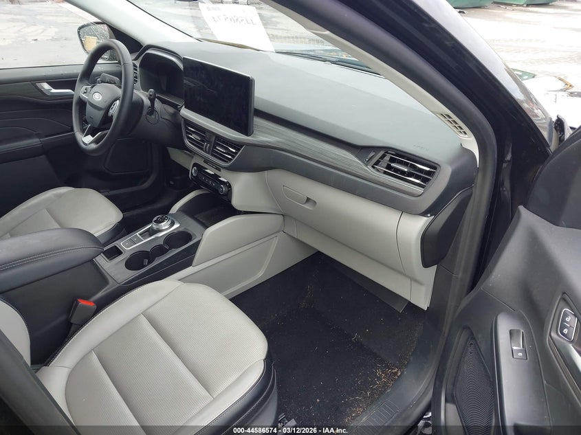 2025 Ford Escape Platinum