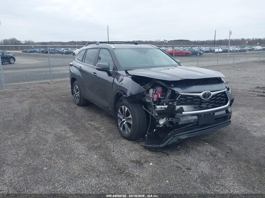 2025 Toyota Highlander Hybrid Xle