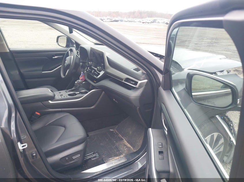 2025 Toyota Highlander Hybrid Xle