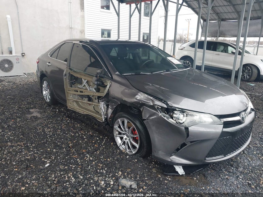 2015 TOYOTA CAMRY SE
