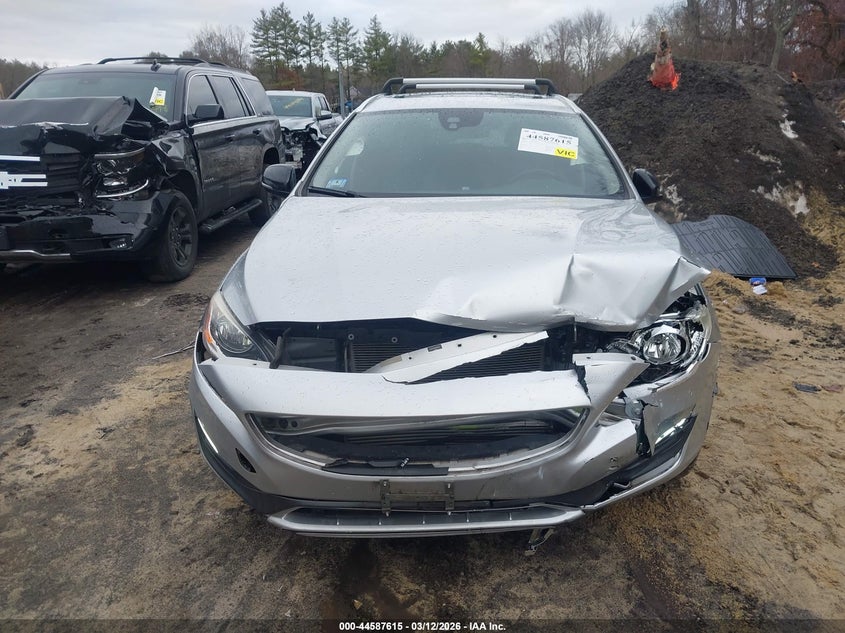 2016 Volvo V60 Cross Country T5 VIN: YV4612HKXG1011842 Lot: 44587615