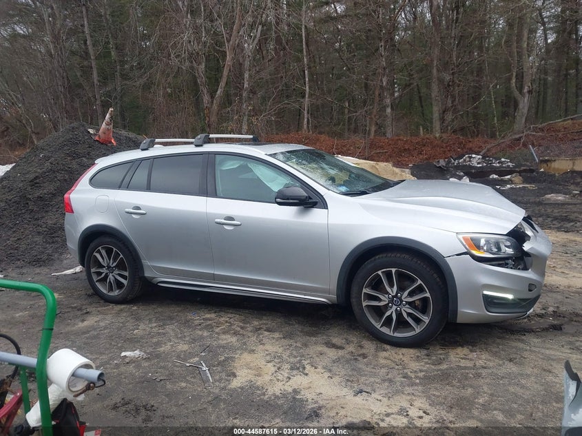 2016 Volvo V60 Cross Country T5 VIN: YV4612HKXG1011842 Lot: 44587615