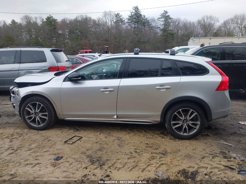 2016 Volvo V60 Cross Country T5 VIN: YV4612HKXG1011842 Lot: 44587615