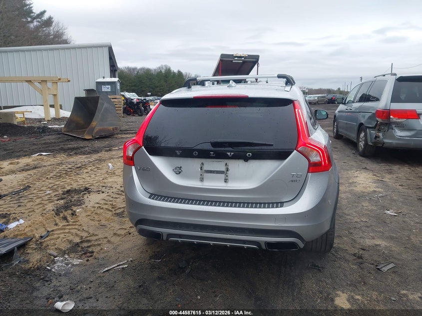 2016 Volvo V60 Cross Country T5 VIN: YV4612HKXG1011842 Lot: 44587615