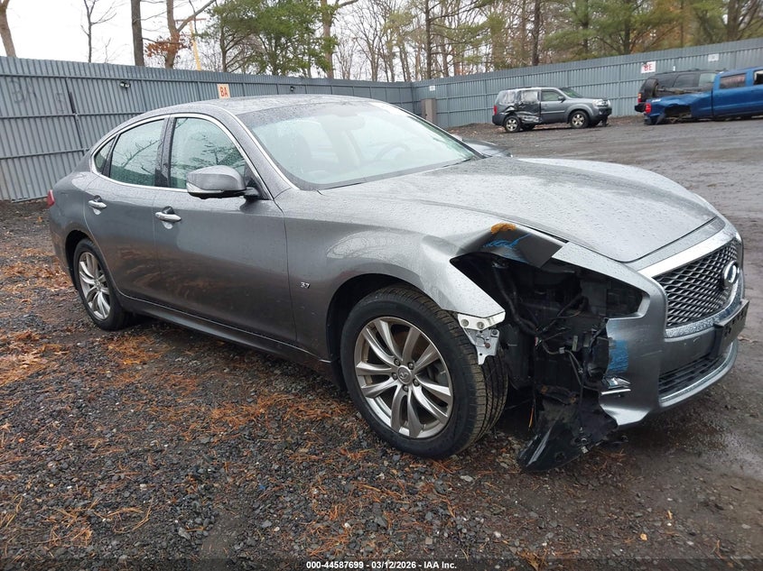 2018 Infiniti Q70 3.7X Luxe