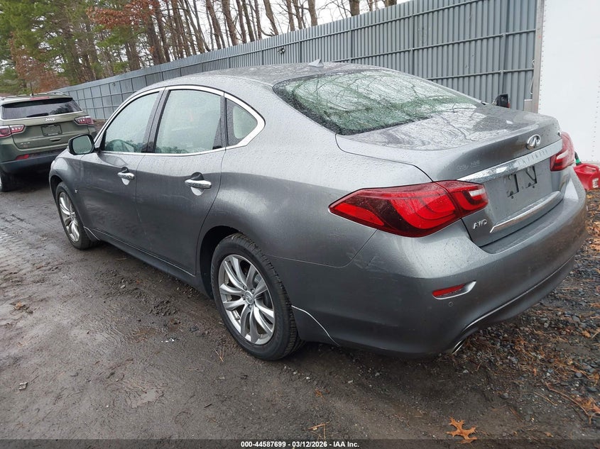 2018 Infiniti Q70 3.7X Luxe
