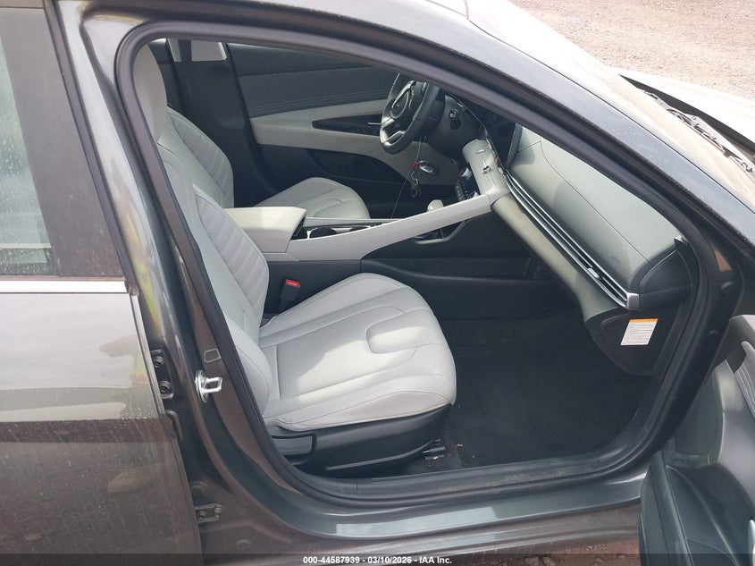 2025 Hyundai Elantra Hybrid Limited