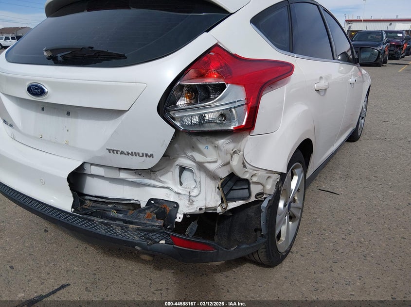 2012 Ford Focus 2.0 Titanium white Lot 111044588167 Vin 1FAHP3N26CL468351