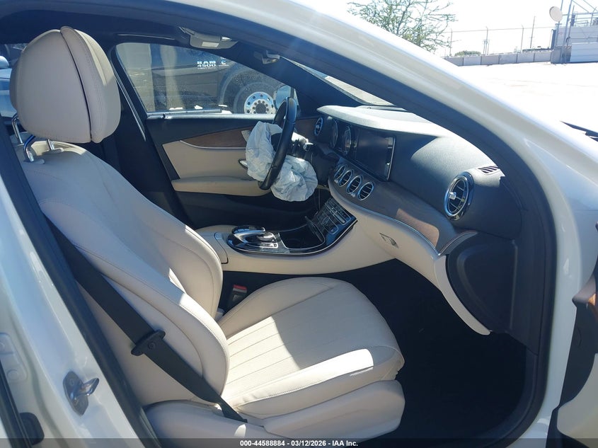 2017 Mercedes-Benz E 300