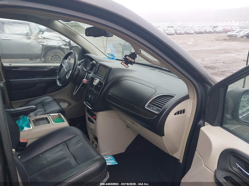 2012 Chrysler Town & Country Touring