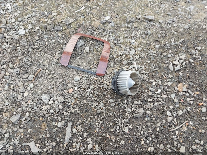 2013 Chevrolet Suburban 1500 Lt VIN: 1GNSKJE78DR361399 Lot: 44589304