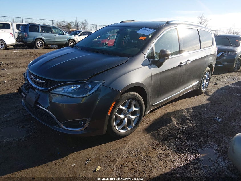 2017 Chrysler Pacifica Touring-L Plus