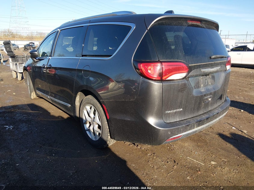 2017 Chrysler Pacifica Touring-L Plus