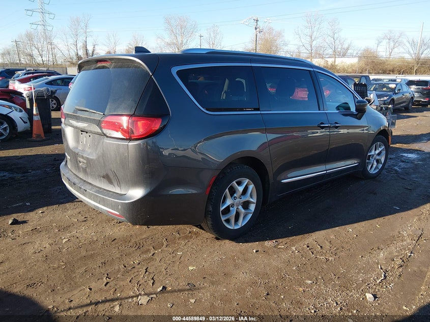 2017 Chrysler Pacifica Touring-L Plus