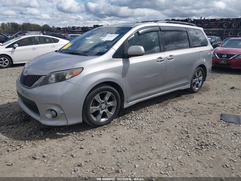 2011 Toyota Sienna Se