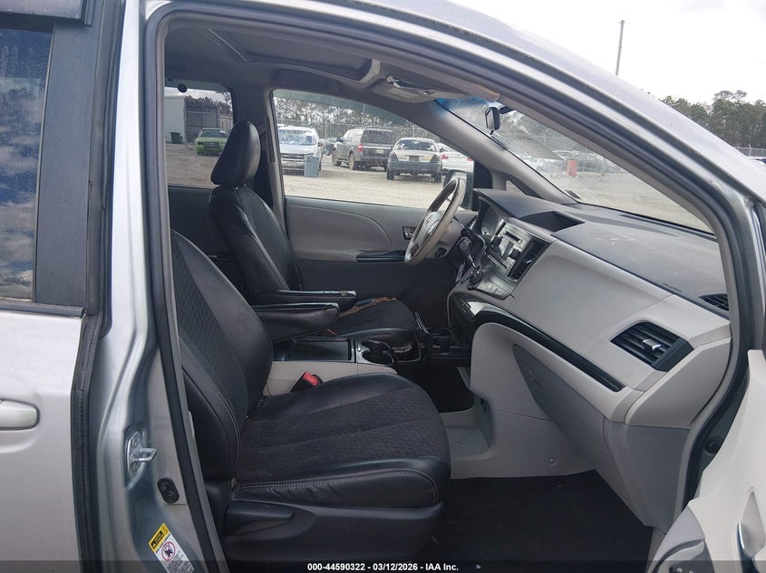 2011 Toyota Sienna Se