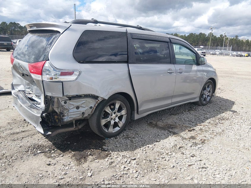 2011 Toyota Sienna Se