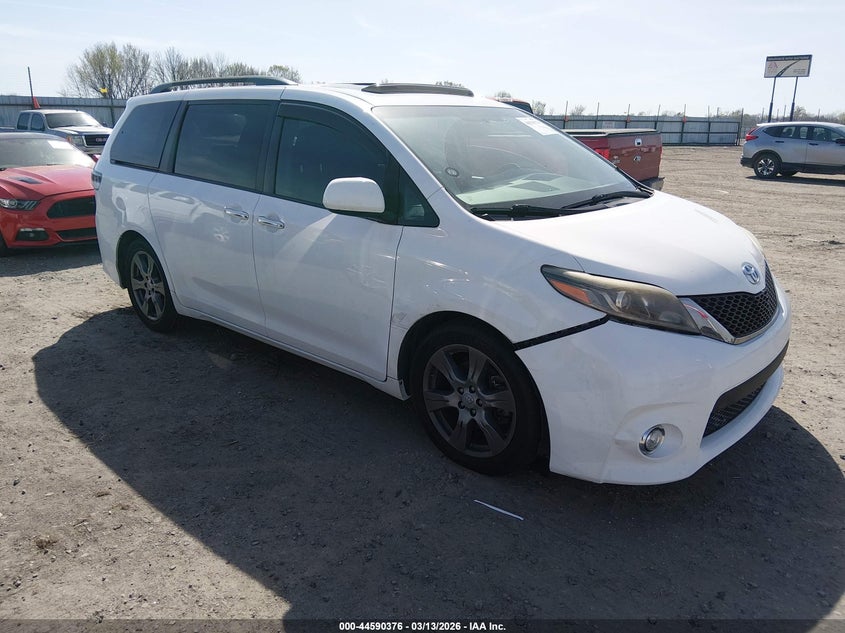 2017 Toyota Sienna Se Premium 8 Passenger