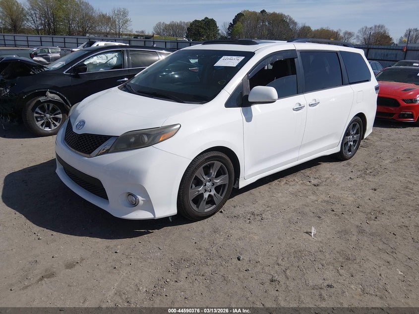 2017 Toyota Sienna Se Premium 8 Passenger
